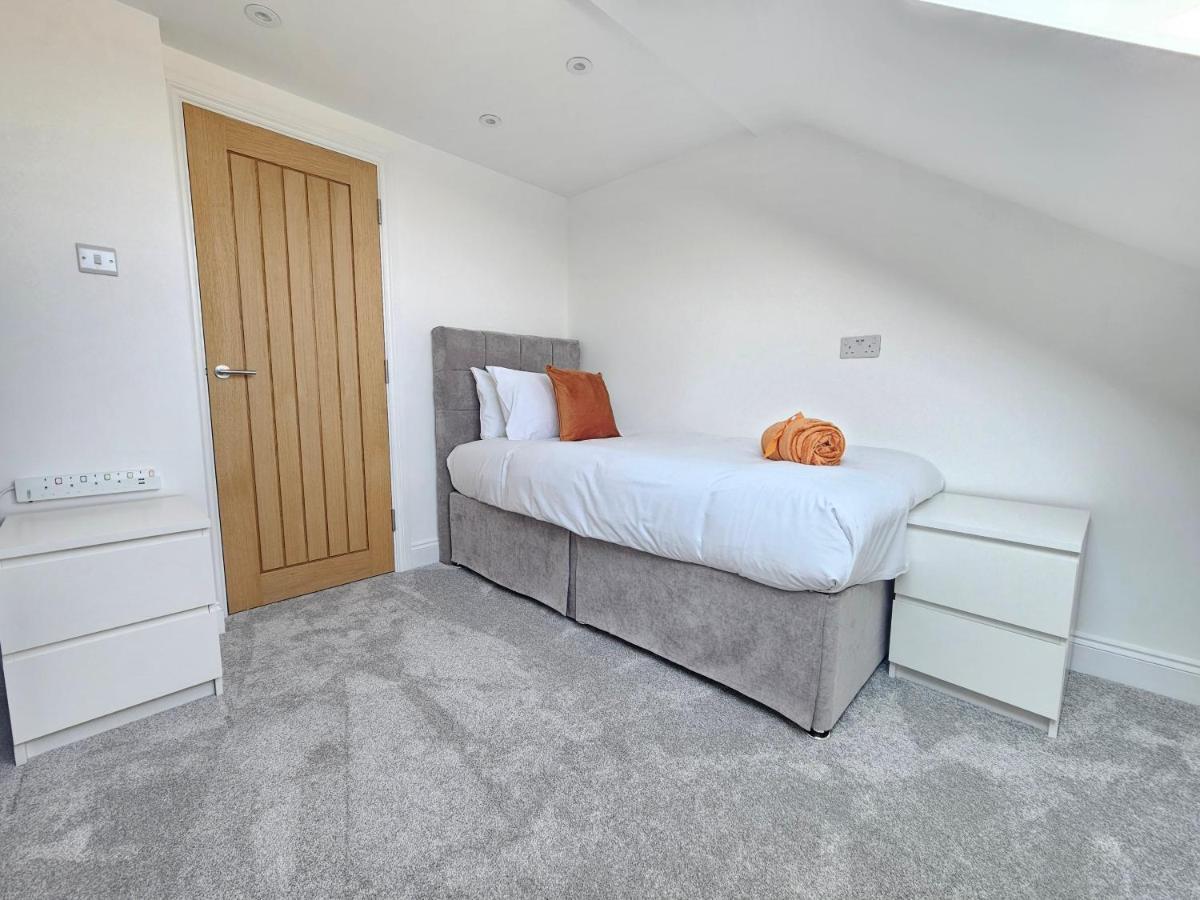 Spacious 4Br House, London, Sleeps 9, Parking Available Exterior foto